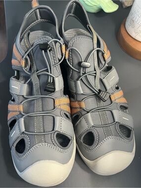 Men's Gray Outdoor Closed-Toe Sandals with Orange Accents